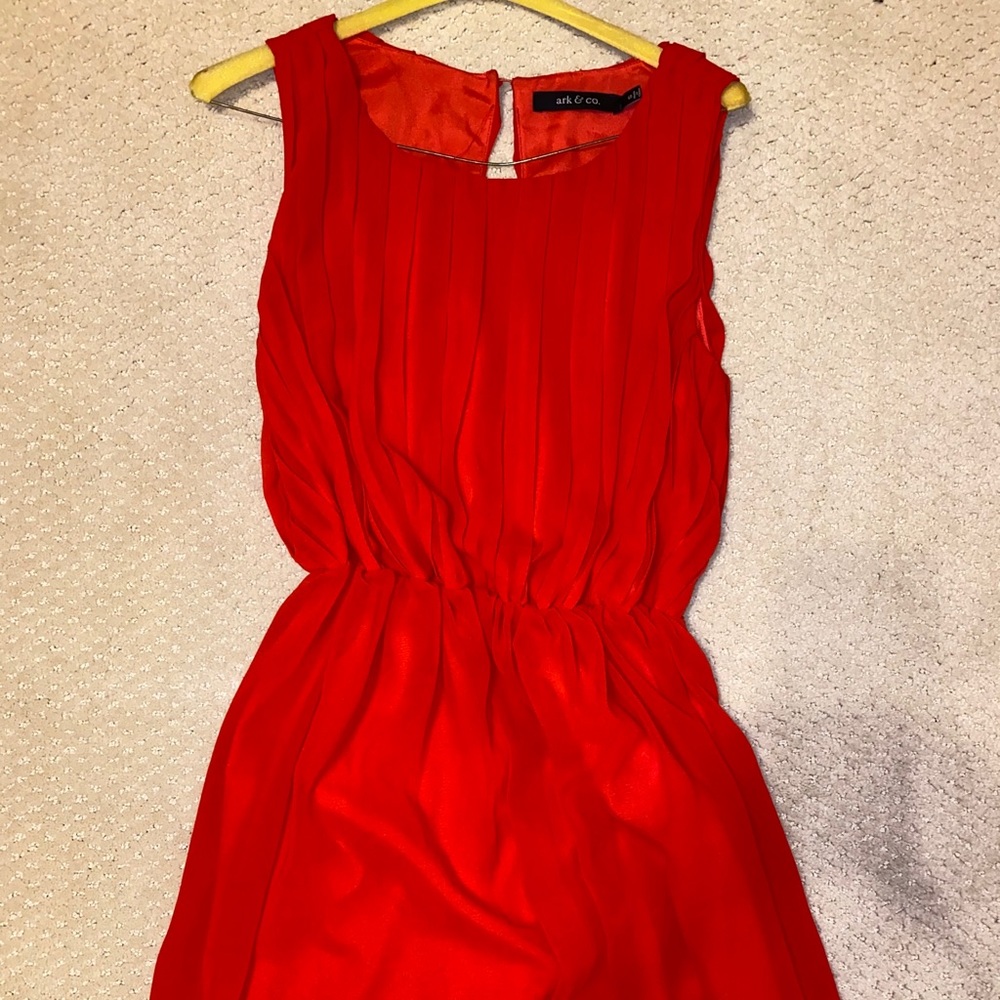 Dress dress w it h pleated accents